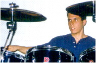 Guilherme Aguiar (bateria e percursso)